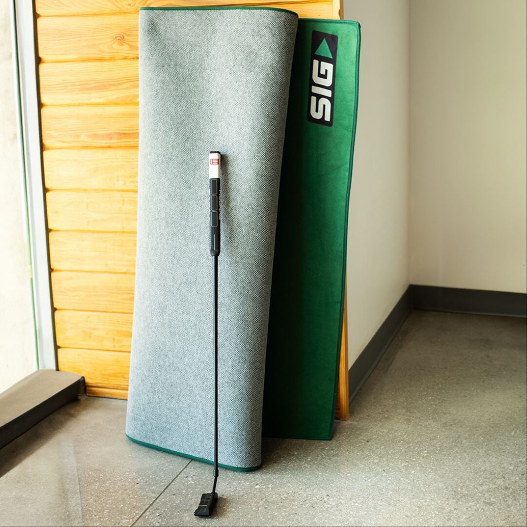 SIG LITE Indoor Putting Green 4' x 10' - Maximum Velocity Sports