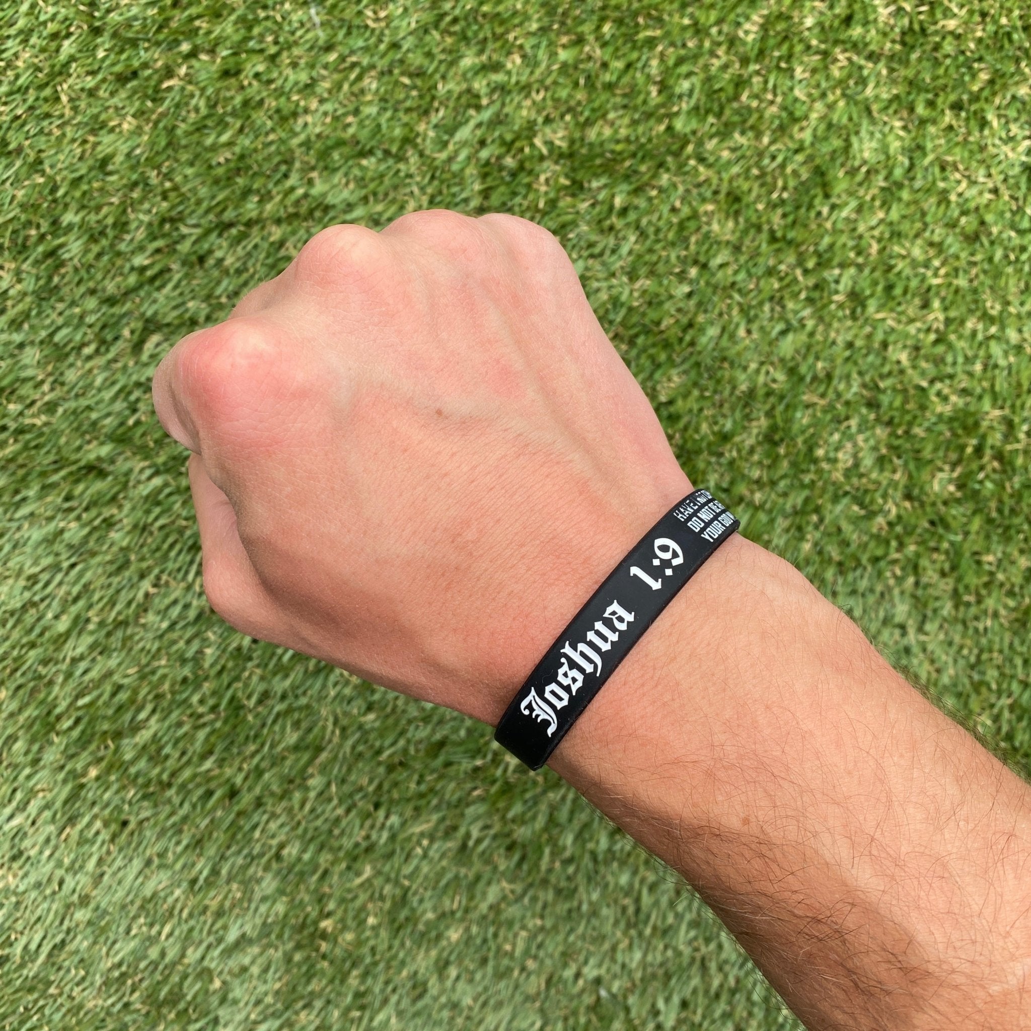 Joshua 1:9 Wristband - Maximum Velocity Sports