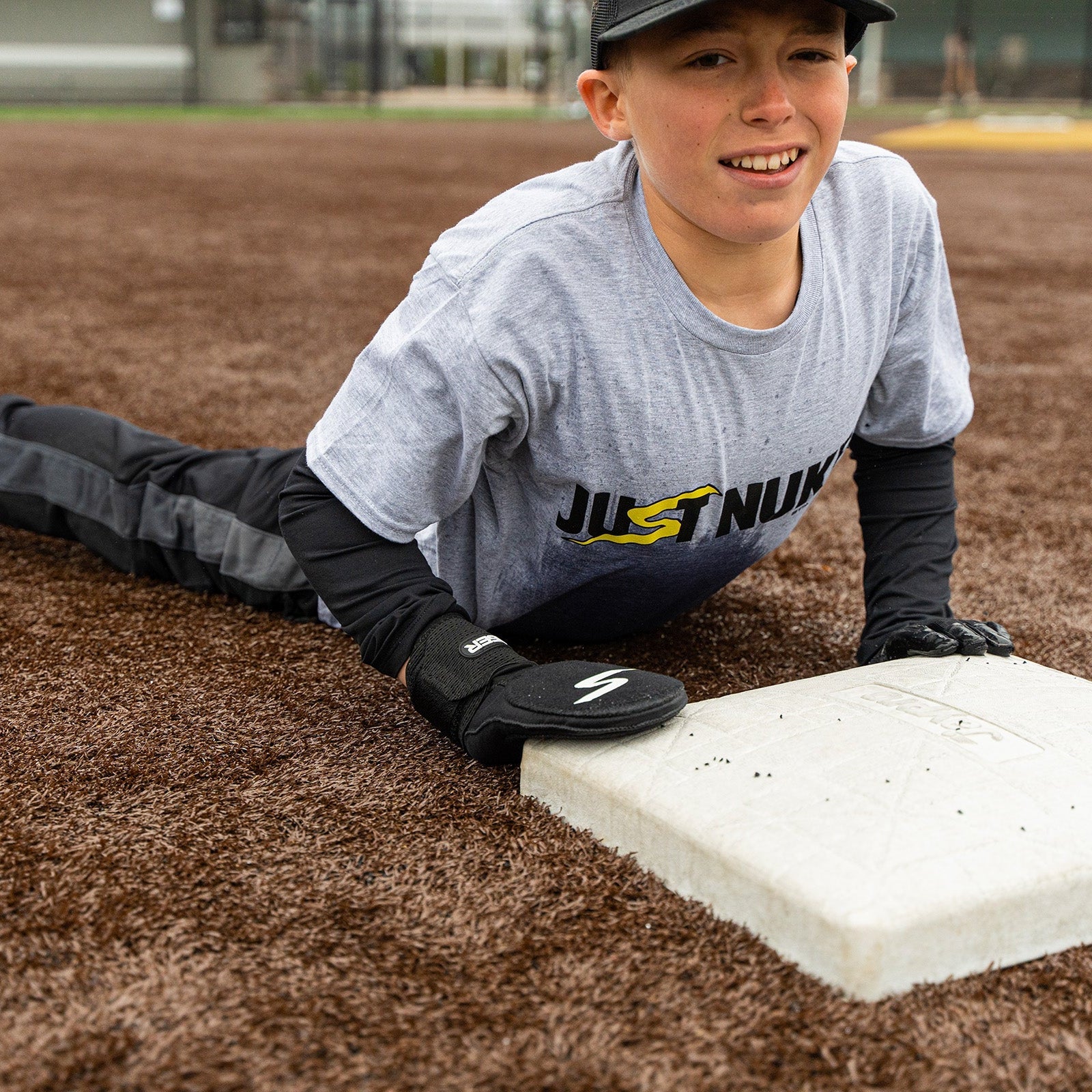 Stinger Sliding Mitt - Maximum Velocity Sports