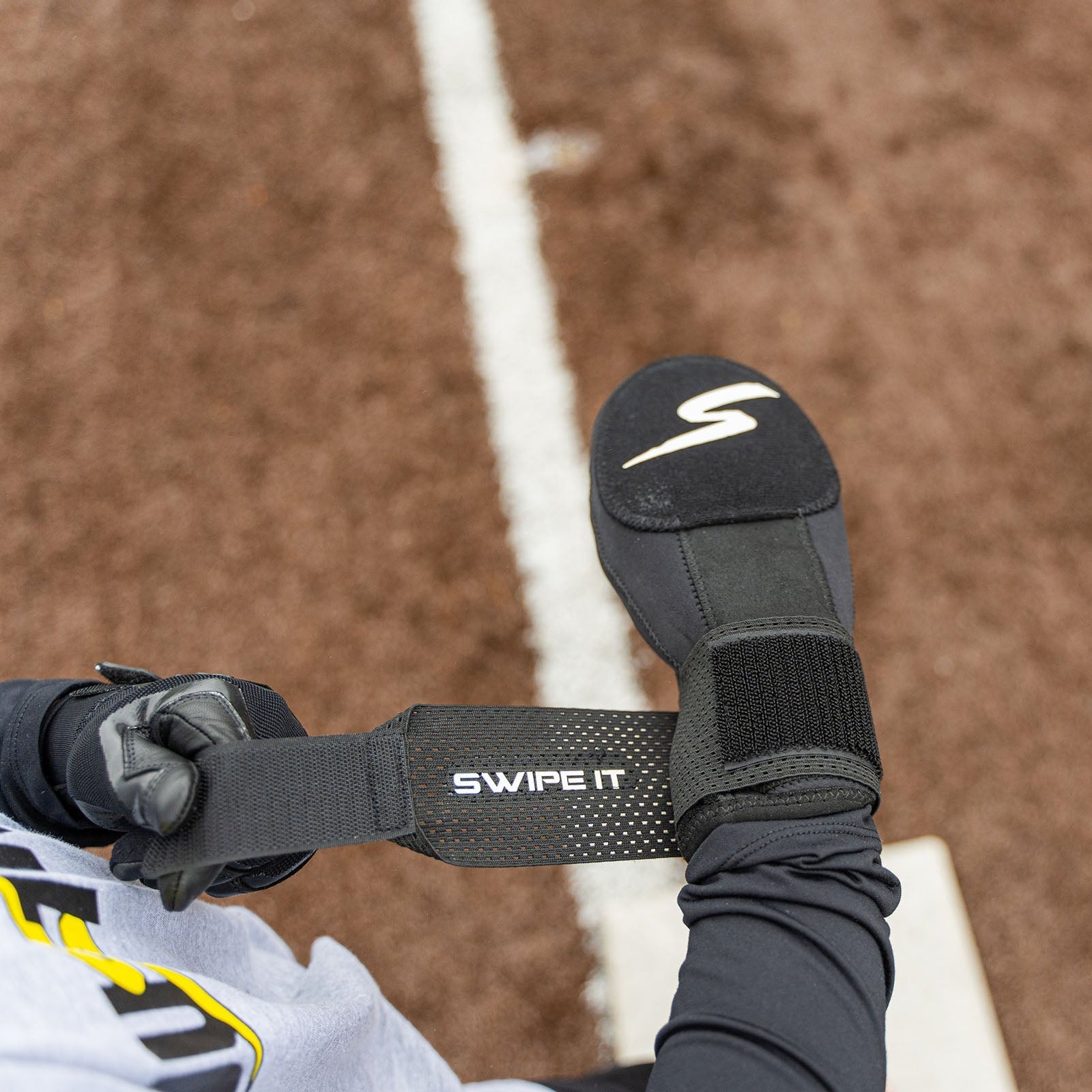 Stinger Sliding Mitt - Maximum Velocity Sports